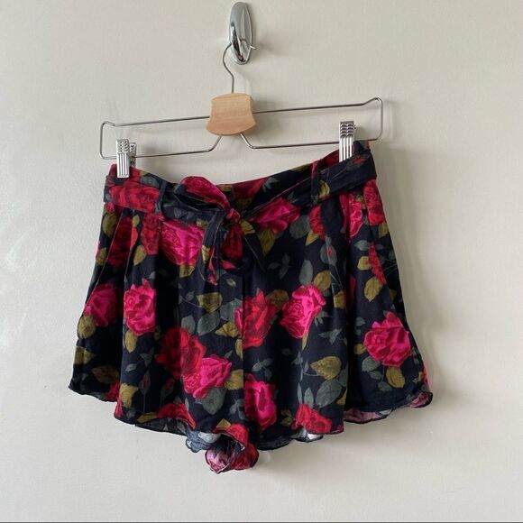 Aritzia “Talula” Rose Flowy Short Shorts (Size:4) - Picture 4 of 7